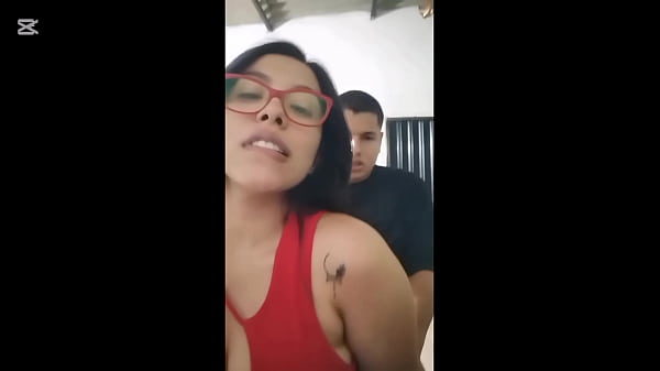 Follada Por El Mat&oacute;n De Mi Marido Mientras Estoy En Una Llamada Con Mi Marido thumbnail