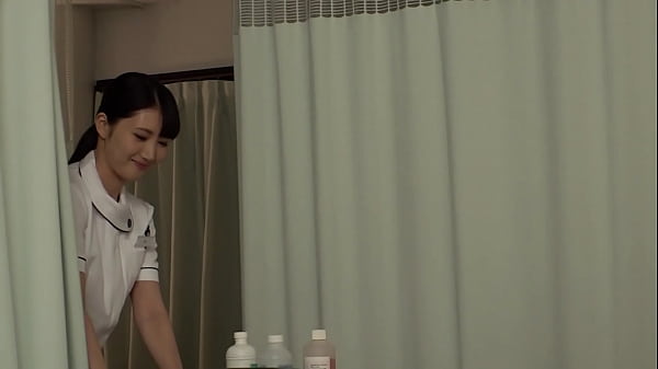 美人ナースさんは清楚の皮被ったクソビッチだった&hellip; 勃起したチ○ポにナースが興奮！？ 彼氏が居なくて日頃溜まった性欲を患者肉棒で解消！！ エロ尻ブルンブルン騎乗位！！【パート2】 thumbnail