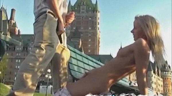 Nonton Fucking In Front Of The Chateau Frontenac thumbnail