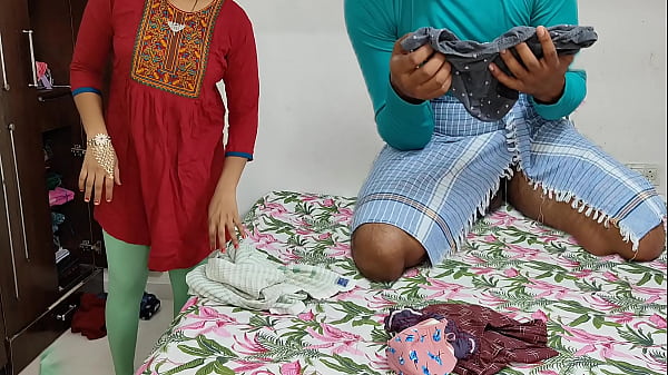 Nonton मेरे कपड़े लोटाडो नही तो मैं घर में बता रही हूं thumbnail