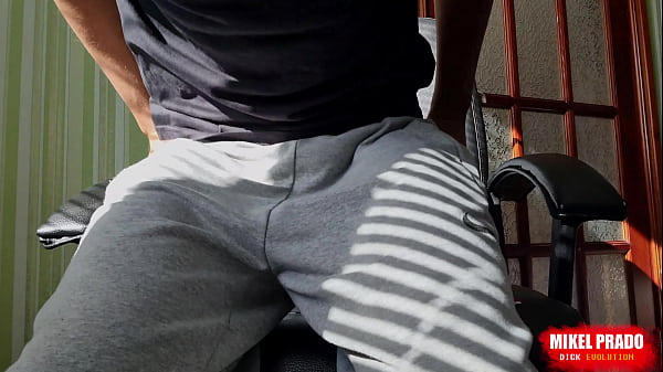 Gro&szlig;e Cremige Ladung Von Meinem Fetten, Unbeschnittenen Schwanz thumbnail