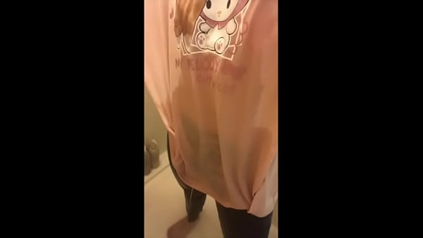 シャワーでじーぱん濡らした後に全身びしょ濡れ状態でオナニーする可愛い女子◯生。 