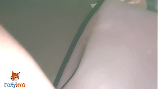 En un antro de la ciudad haciendo trio y follando 