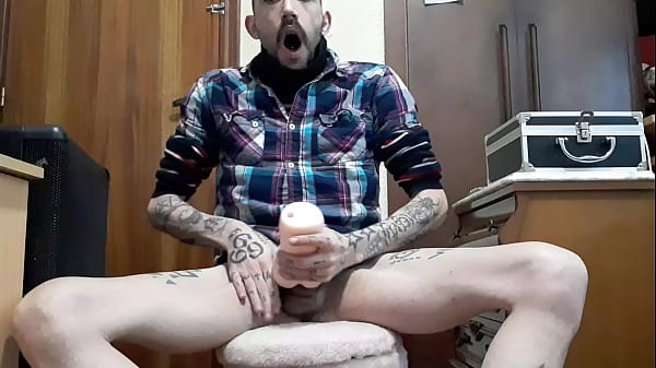 Melvin C Masturbaci&oacute;n En Solitario Con Gran Poll&oacute;n Y Tac&oacute;n. thumbnail