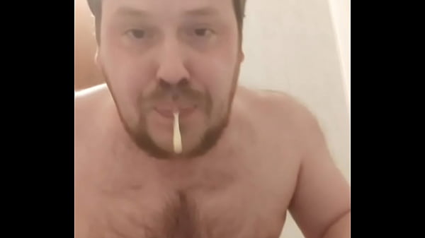 Гей трахает свою глотку огромным членом,полный рот спермы,и растягивает свой анал! thumbnail