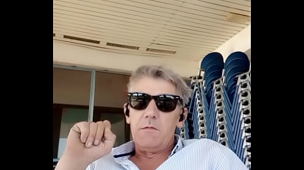 Cena Íntima Com Bela Morena Em Ambiente Reservado