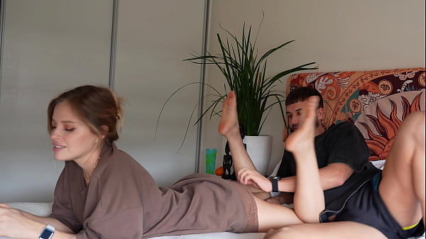 Nonton Mind If I Stay? My Roommate&rsquo;s Sick...promise I&rsquo;ll Be Good thumbnail