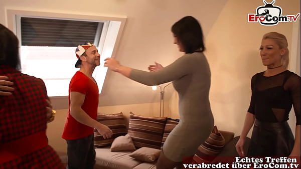 Nonton Deutsche Blondine Fickt Auf Einer Studenten Party Mit Ihren Kleinen Titten thumbnail