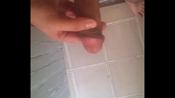Gozando no banheiro