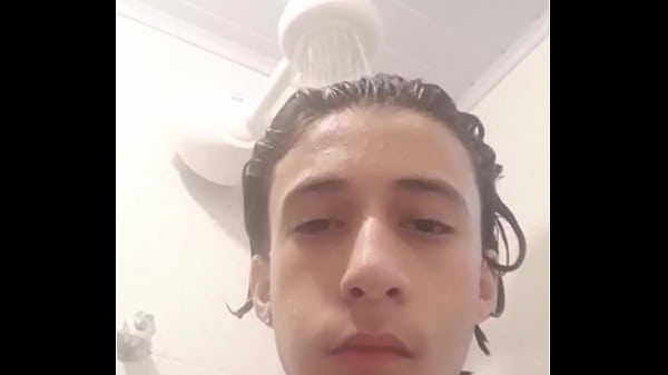 Gostosa comebanana_e maça_com trilha sonora de dark souls