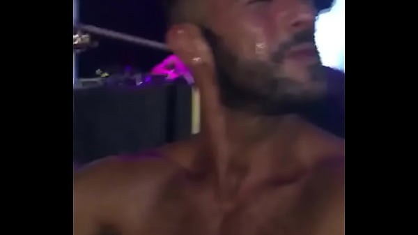 Sucking The Gogoboy Chupando O Gogoboy thumbnail