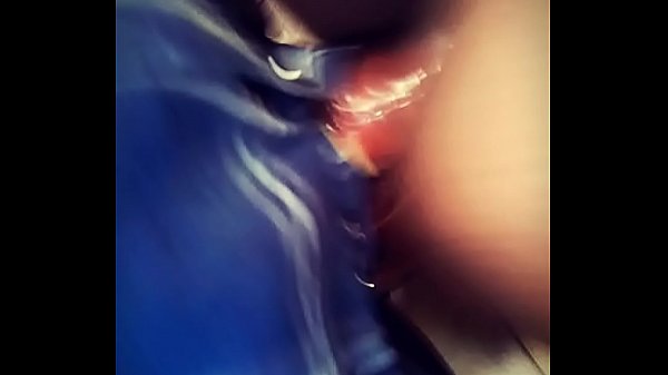 Cerdo a. de rica morena en minifalda 