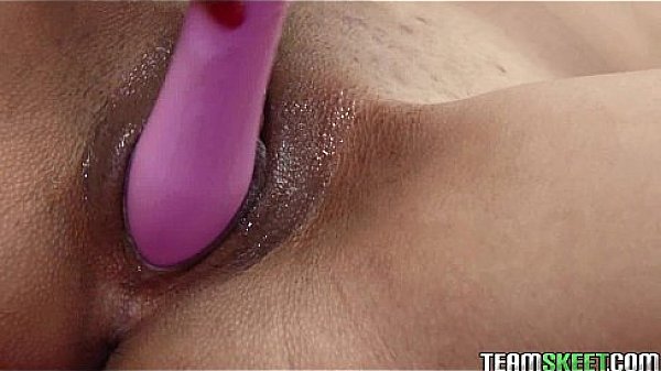Nonton Hot Latina Masturbates Using A Vibrator thumbnail