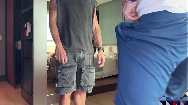 El Franc&eacute;s Del Hotel Ten&iacute;a La Verga Gigante Y Me Hizo Gemir Como Perra! thumbnail