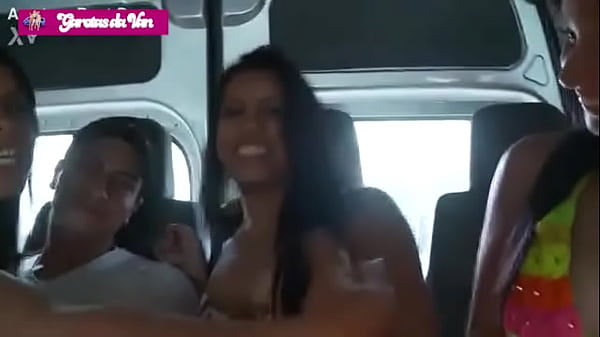 Nonton Garotas Da Van - Sexo Grupal, Lesbianismo E Muito Mais, Entre 3 Gatas Safadas E Convidado Especial thumbnail