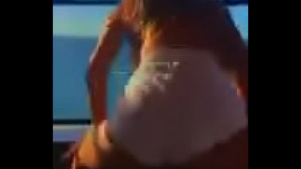 Algu&eacute_m a&iacute_ quer fuder minha bunda ?