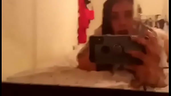 Nonton Horny And Alone Wife Dry Humping For Cam thumbnail