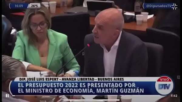 Nonton Hardcore Fuck In The Argentinian Lower Chamber thumbnail