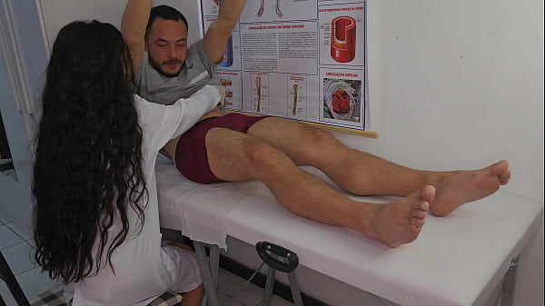 Nonton Paciente N&atilde;o Consegue Controlar A Ere&ccedil;&atilde;o Diante Da Enfermeira thumbnail