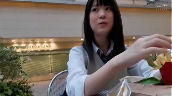 Nonton 「おじさんのシてくれること全部キモチイイよ&hellip;っ」と、いつもより興奮しちゃったひなちゃん。（笑） イラマでえずいても、スパンキングでお尻が真っ赤になってもイキっぱなしで、幸せそうなひなちゃんのお顔にドピュっと射精。 thumbnail