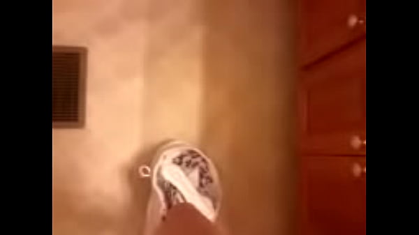 Nonton Quick Fingering In Bathroom thumbnail