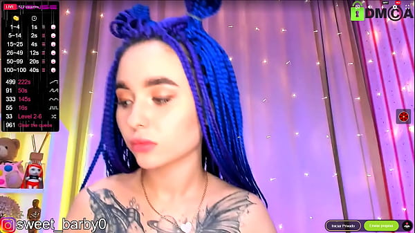 Hermosa Rusa Se Muestra En Webcam Y Se Orina thumbnail