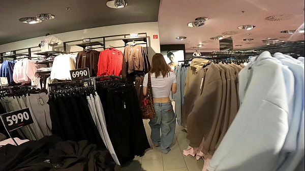 Nonton Me Follo A Mi Hermanastra En El Probador De La Tienda Y Le Hecho La Leche En Las Tetas thumbnail