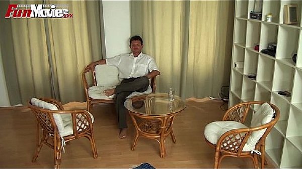 Nonton German Mom thumbnail