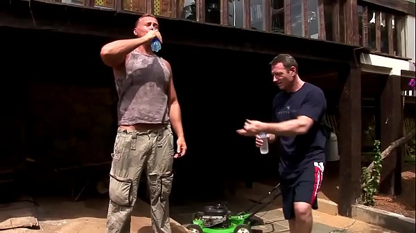 Muratori Sudati Si Sfondano Un Asiatica Prostituta Per Strada thumbnail