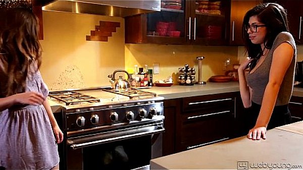 Nonton Brunette Pornstars Eat Each Other Out thumbnail