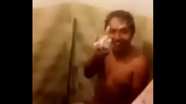 Oso Maduro En La Ducha thumbnail