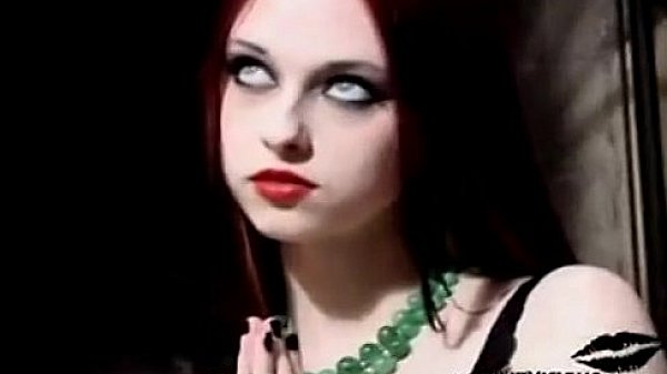 Liz Vicious With Awsome Masturbation Fun thumbnail