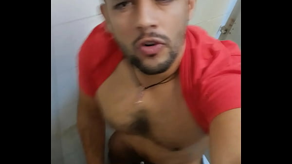 Sexo Er&oacute;tico No Banheiro Da Academia, Gozando De Tanto Tes&atilde;o. thumbnail