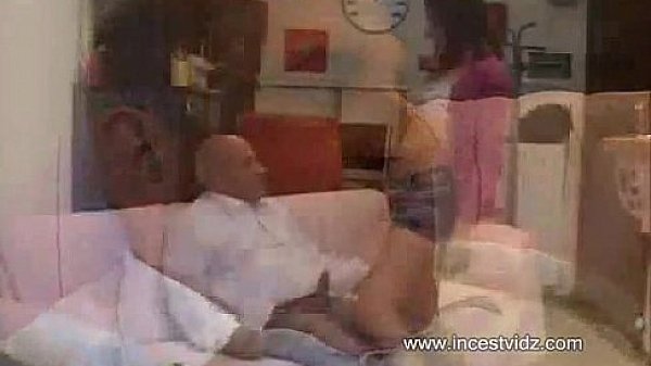 Nonton It Stays In The Family thumbnail