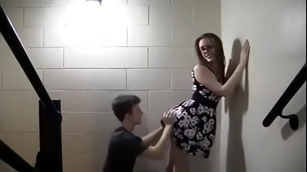 Nonton Cogiendo En Las Escaleras thumbnail