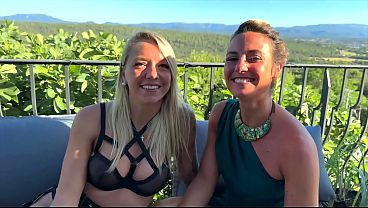 Pam et Ashley, trè_s coquines avec une bite