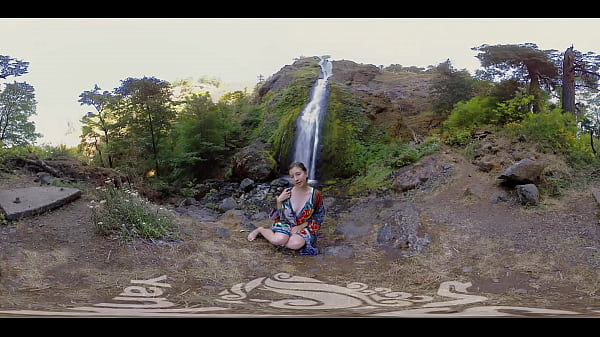 Nonton Small Breasted Amateur Milf Babe From Yanks Carmen December Masturbating With Her Special Dolphin-shaped Dildo/vibrator Outdoors On The Rocks In 3d thumbnail