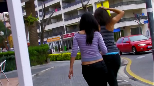 Troia Mi Fa Un Pompino In Ascensore Ma Si Apre E I Genitori Ci Vedono thumbnail