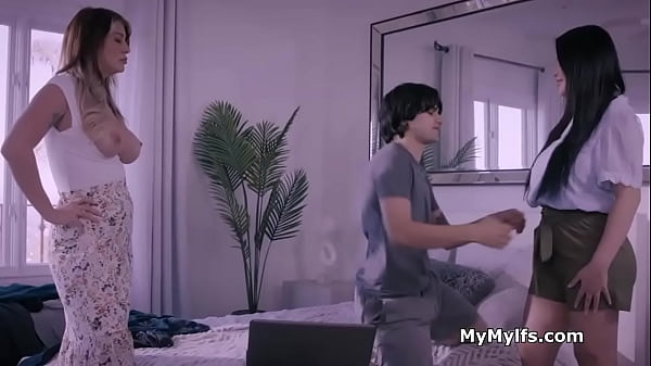 Nonton Big Tit Cougars Getting Freeused thumbnail