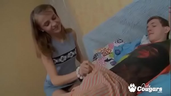 Nonton Zanna Puts A Dick Way To Big For Her In Her Butt thumbnail