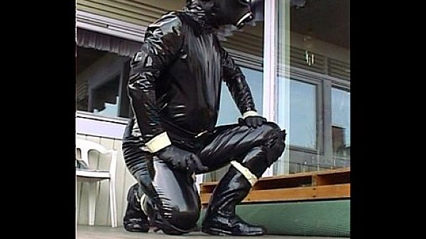 Roxina2002latexbikerinandout270302.mpg thumbnail