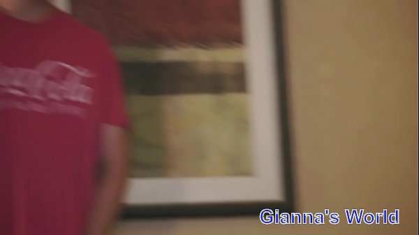 Nonton Gianna Fucks Her Friend And Makes Him Cum All Over Her Pussy thumbnail