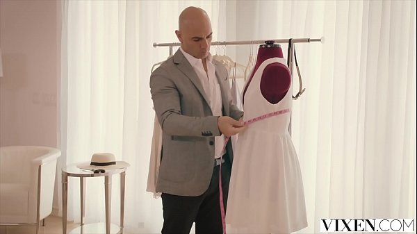 Muscly Man Fucks Skinny Brunette thumbnail