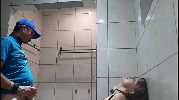 Nonton Spycam:freak Came Running Into The Bathroom At A Sexpo thumbnail