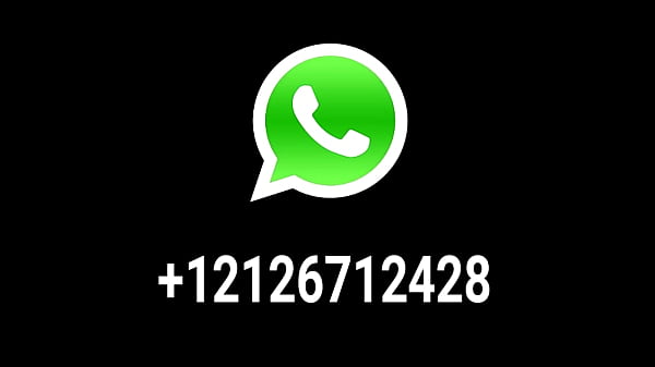 Nonton Beautiful Girl Posing For The Camera thumbnail