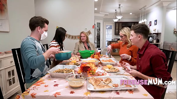 Freeuse Thanksgiving With My Horny Family thumbnail