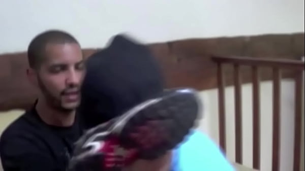 Cagoul&eacute; Soumis Aux Skets D'un Rebeu thumbnail