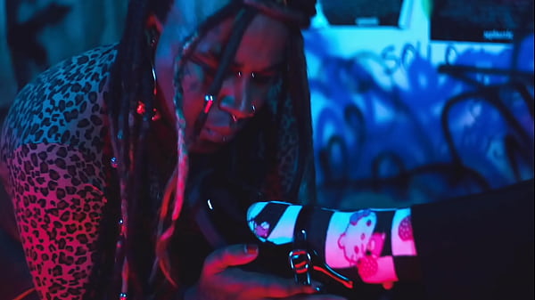 Nonton Goddess Rotten Venus Gags Slave With Her Feet thumbnail