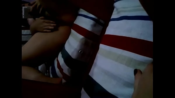 Novinha se masturbando 