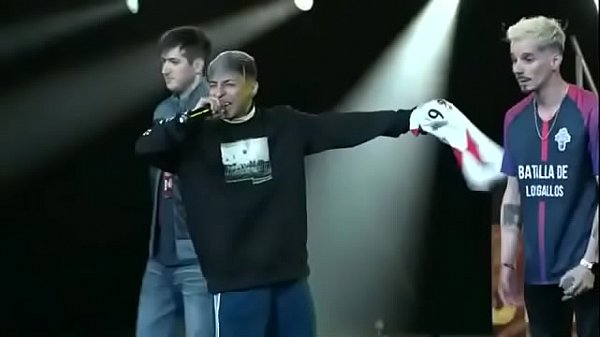 Peruano le da v. a espa&ntilde_ola gritona